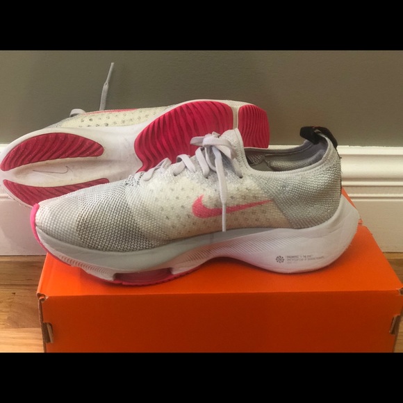 Nike AIR ZOOM TEMPO FK (GS) Size 4.5 - Picture 1 of 11